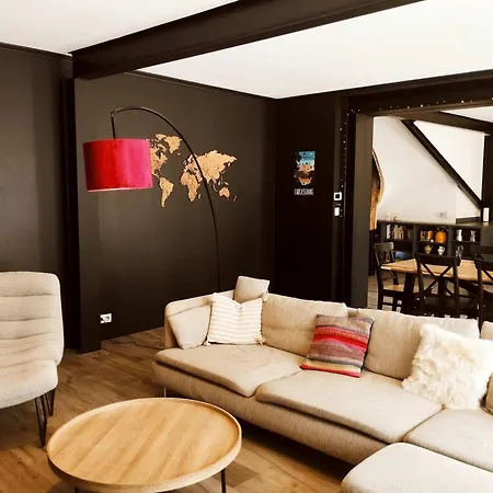 Very Chic Townhouse With Pool And Garage בית נופש