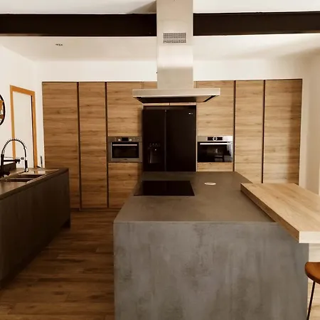 Very Chic Townhouse With Pool And Garage בית נופש *