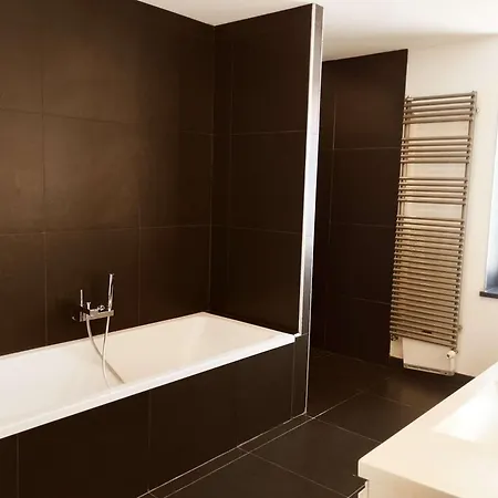 Very Chic Townhouse With Pool And Garage בית נופש קרקסון