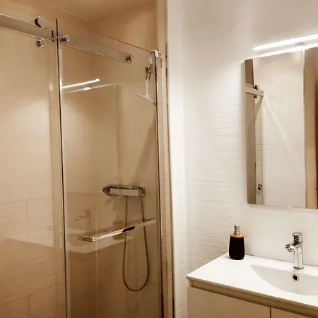 Very Chic Townhouse With Pool And Garage בית נופש