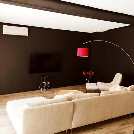 Very Chic Townhouse With Pool And Garage בית נופש *