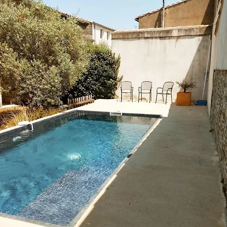 Very Chic Townhouse With Pool And Garage בית נופש