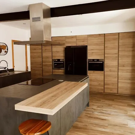 בית נופש Very Chic Townhouse With Pool And Garage *
