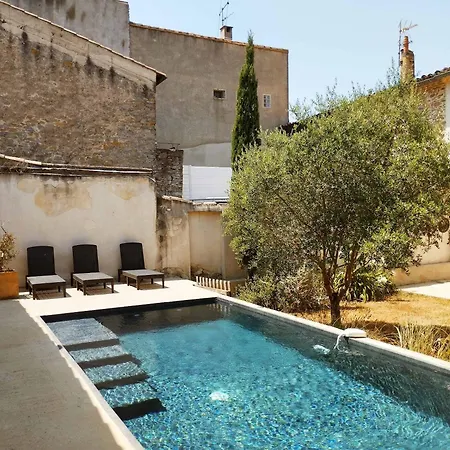 בית נופש Very Chic Townhouse With Pool And Garage *