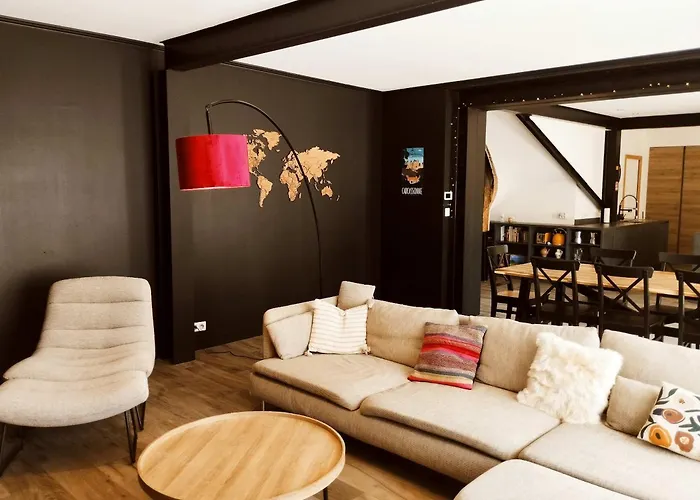Very Chic Townhouse With Pool And Garage Casa de Férias