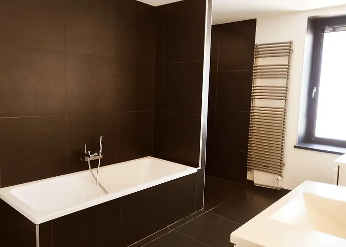 Very Chic Townhouse With Pool And Garage Casa de Férias Carcassonne
