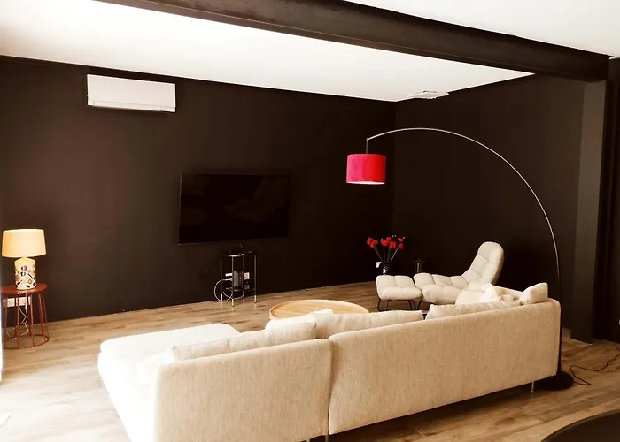 Very Chic Townhouse With Pool And Garage Casa de Férias *